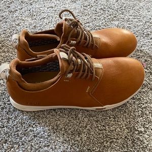 True mens shoes size 12